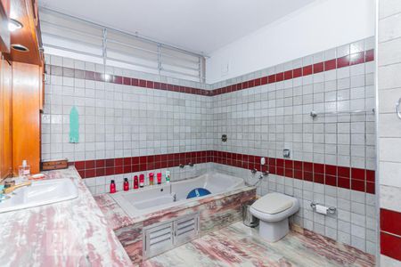 Casa à venda com 430m², 3 quartos e 6 vagasBANHEIRO SUITE QUARTO 3