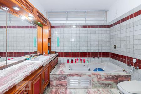 Casa à venda com 430m², 3 quartos e 6 vagasBANHEIRO SUITE QUARTO 3