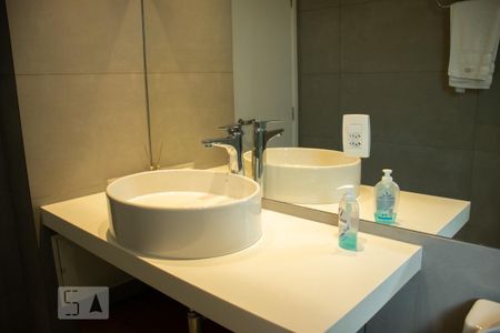 Apartamento para alugar com 110m², 2 quartos e 2 vagas Apartamento para alugar com 110m², 2 quartos e 2 vagasBanheiro Suíte Torneira