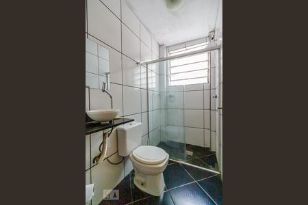 Banheiro de apartamento à venda com 1 quarto, 51m² em Farroupilha, Porto Alegre