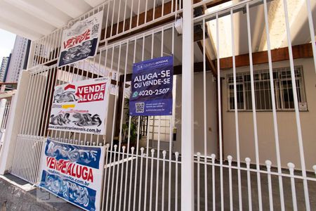 Casa à venda com 190m², 4 quartos e 2 vagas Casa à venda com 190m², 4 quartos e 2 vagasPlaca