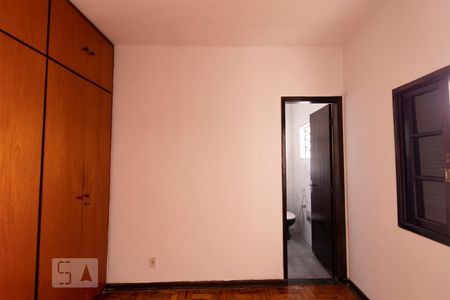Casa à venda com 190m², 4 quartos e 2 vagas Casa à venda com 190m², 4 quartos e 2 vagasQuarto 3 - Suíte