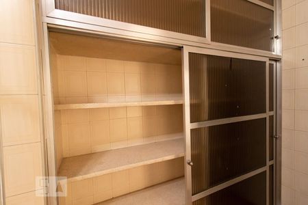 Casa à venda com 190m², 4 quartos e 2 vagas Casa à venda com 190m², 4 quartos e 2 vagasCozinha - Armários