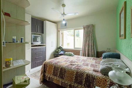 Suíte de casa à venda com 3 quartos, 366m² em Morro Santana, Porto Alegre