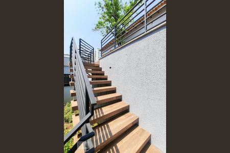 Casa à venda com 340m², 3 quartos e 6 vagasEscada