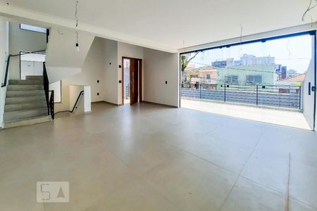 Casa à venda com 340m², 3 quartos e 6 vagasSala