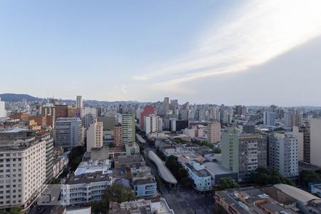 Vista da sala  de apartamento para alugar com 3 quartos, 80m² em Centro, Belo Horizonte