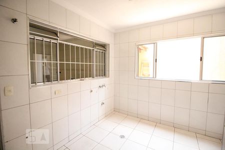 Casa à venda com 180m², 3 quartos e sem vagaÁrea de Serviço
