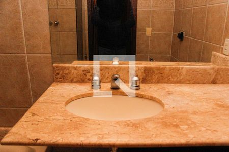 Casa de condomínio à venda com 205m², 3 quartos e 2 vagas Casa de condomínio à venda com 205m², 3 quartos e 2 vagasBanheiro da Suíte