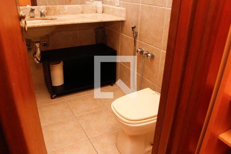 Casa de condomínio à venda com 205m², 3 quartos e 2 vagas Casa de condomínio à venda com 205m², 3 quartos e 2 vagasBanheiro da Suíte