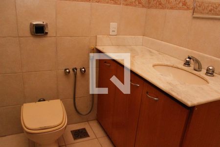 Casa de condomínio à venda com 205m², 3 quartos e 2 vagas Casa de condomínio à venda com 205m², 3 quartos e 2 vagasBanheiro Social