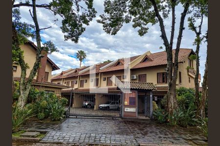 Casa de condomínio à venda com 205m², 3 quartos e 2 vagas Casa de condomínio à venda com 205m², 3 quartos e 2 vagasFachada do condomínio