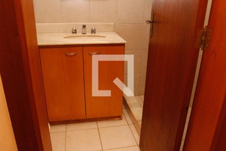 Casa de condomínio à venda com 205m², 3 quartos e 2 vagas Casa de condomínio à venda com 205m², 3 quartos e 2 vagasBanheiro Social