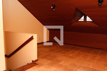 Casa de condomínio à venda com 205m², 3 quartos e 2 vagas Casa de condomínio à venda com 205m², 3 quartos e 2 vagasSótão