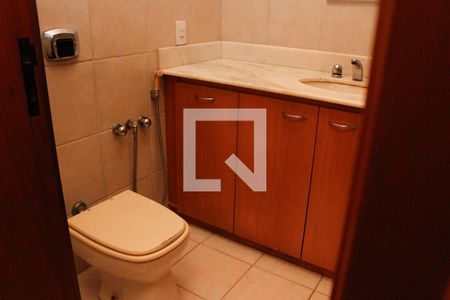 Casa de condomínio à venda com 205m², 3 quartos e 2 vagas Casa de condomínio à venda com 205m², 3 quartos e 2 vagasBanheiro Social