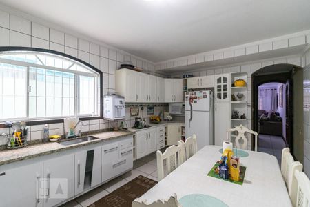 Casa à venda com 240m², 4 quartos e 2 vagasCozinha