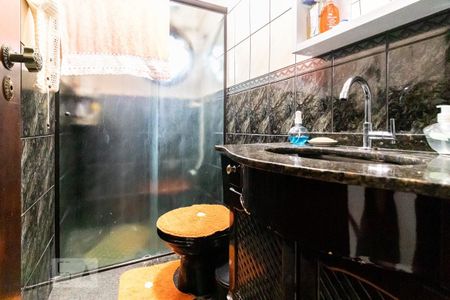 Casa à venda com 240m², 4 quartos e 2 vagasBanheiro 1