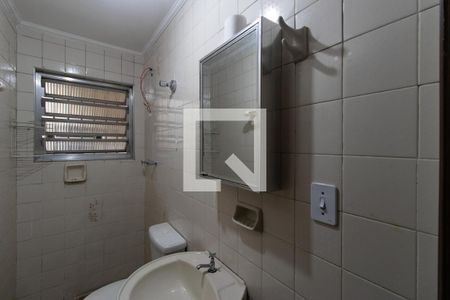 Banheiro de casa de condomínio para alugar com 2 quartos, 50m² em Vila Nova Carolina, São Paulo