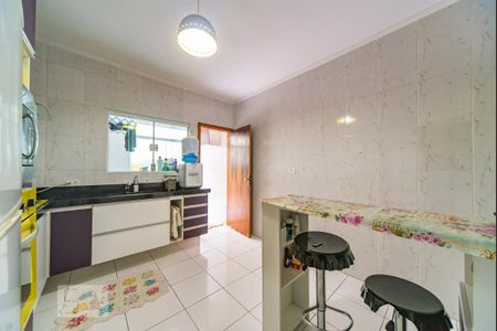 Casa à venda com 90m², 2 quartos e 2 vagasCozinha 