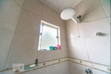 Casa à venda com 90m², 2 quartos e 2 vagasChuveiro