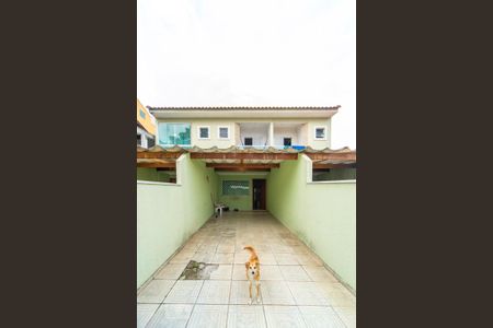 Casa à venda com 90m², 2 quartos e 2 vagasFachada 