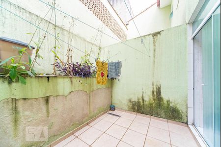 Casa à venda com 90m², 2 quartos e 2 vagasQuintal Fundos 