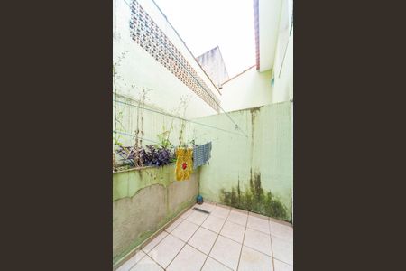 Casa à venda com 90m², 2 quartos e 2 vagasQuintal Fundos 