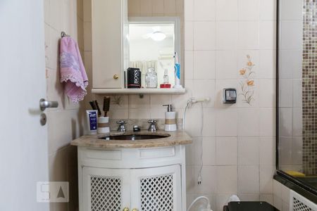 Apartamento para alugar com 270m², 3 quartos e 2 vagasBanheiro da suíte