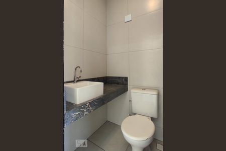 Banheiro de apartamento para alugar com 1 quarto, 20m² em Dois de Julho, Salvador