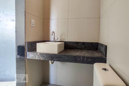 Banheiro de apartamento para alugar com 1 quarto, 20m² em Dois de Julho, Salvador