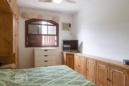 Suíte de casa à venda com 4 quartos, 350m² em Vila Romana, São Paulo