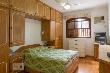 Suíte de casa à venda com 4 quartos, 350m² em Vila Romana, São Paulo