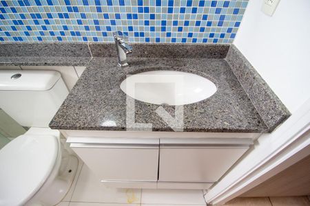 Banheiro da Suíte  de casa de condomínio para alugar com 3 quartos, 100m² em Jardim Simus, Sorocaba