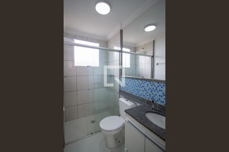 Banheiro da Suíte  de casa de condomínio para alugar com 3 quartos, 100m² em Jardim Simus, Sorocaba