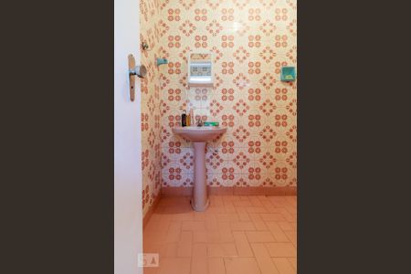 Casa à venda com 281m², 3 quartos e 5 vagas Casa à venda com 281m², 3 quartos e 5 vagasBanheiro de Serviço