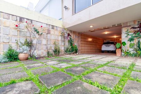 Casa à venda com 281m², 3 quartos e 5 vagas Casa à venda com 281m², 3 quartos e 5 vagasGaragem