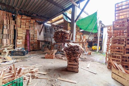 Casa à venda com 281m², 3 quartos e 5 vagas Casa à venda com 281m², 3 quartos e 5 vagasGalpão