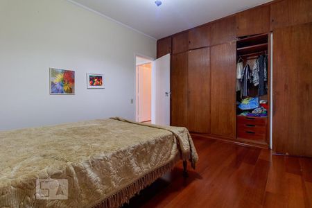 Casa à venda com 281m², 3 quartos e 5 vagas Casa à venda com 281m², 3 quartos e 5 vagasSuíte