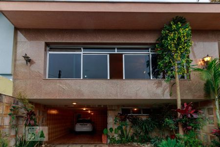 Casa à venda com 281m², 3 quartos e 5 vagas Casa à venda com 281m², 3 quartos e 5 vagasFachada