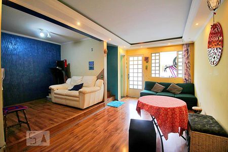 Casa de condomínio à venda com 120m², 5 quartos e 3 vagasSala
