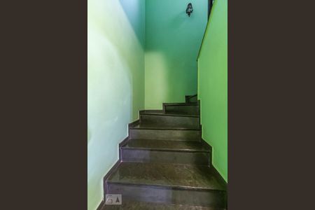 Casa à venda com 570m², 4 quartos e 4 vagasEscada