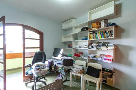 Casa à venda com 570m², 4 quartos e 4 vagasSuíte 2