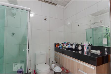 Casa à venda com 152m², 4 quartos e 3 vagas Casa à venda com 152m², 4 quartos e 3 vagasBanheiro da Suíte