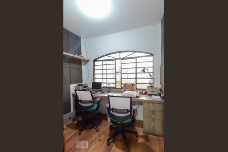 Casa à venda com 152m², 4 quartos e 3 vagas Casa à venda com 152m², 4 quartos e 3 vagasEscritório