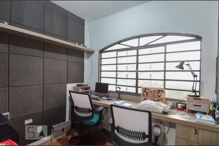 Casa à venda com 152m², 4 quartos e 3 vagas Casa à venda com 152m², 4 quartos e 3 vagasEscritório