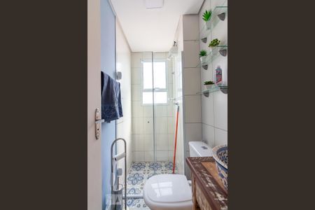Banheiro de apartamento para alugar com 2 quartos, 43m² em Km 18, Osasco