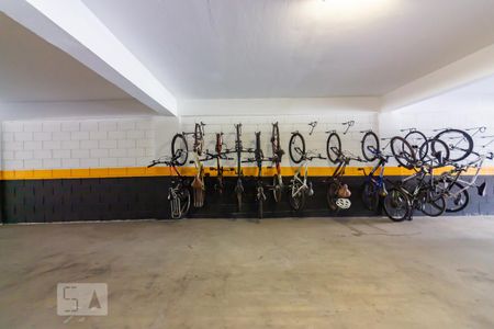 Bicicletario de apartamento para alugar com 2 quartos, 43m² em Km 18, Osasco
