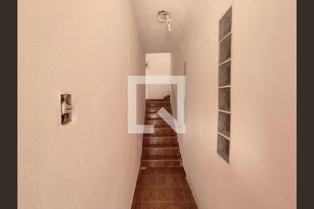 Casa à venda com 80m², 2 quartos e 1 vagaEscada Entrada Casa