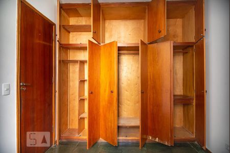 Closet Quarto 1 de apartamento para alugar com 2 quartos, 54m² em Setor Bueno, Goiânia