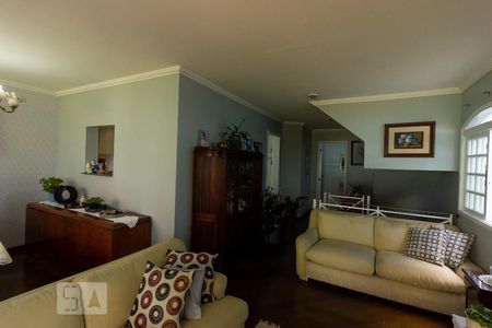 Sala de casa de condomínio para alugar com 4 quartos, 200m² em Jardim Lambreta, Cotia